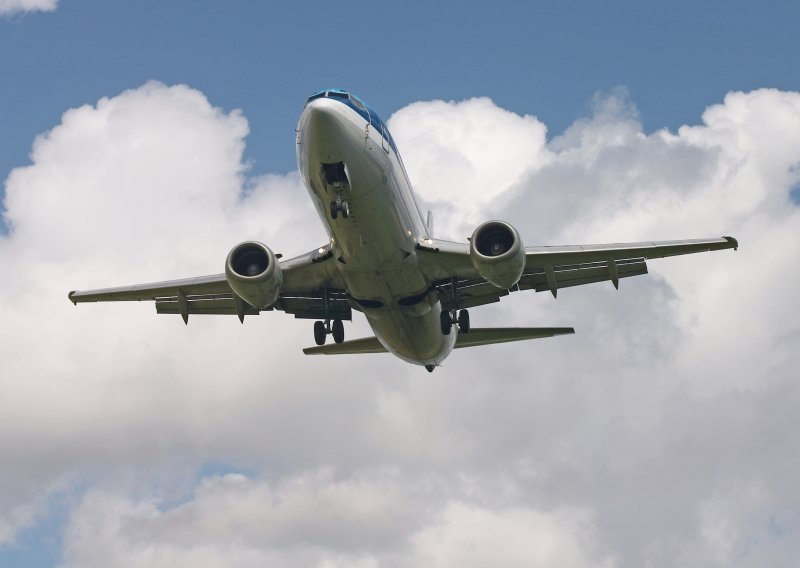 Putnici nagovorili pilota da Boeing 737 vrati nazad na zemlju