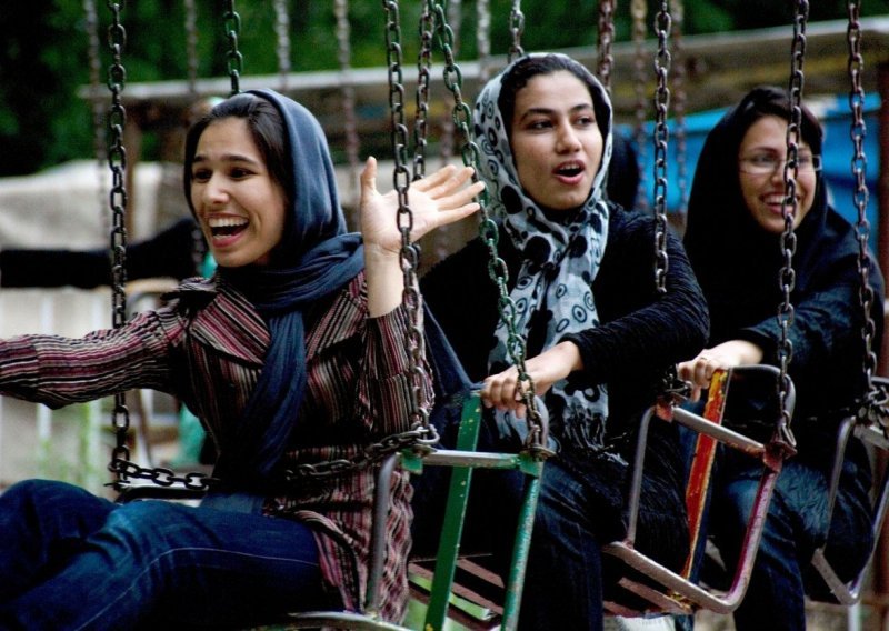 Iranski gardisti uhitili zaposlenike modeling agencija zbog kršenja islamskih običaja o odijevanju