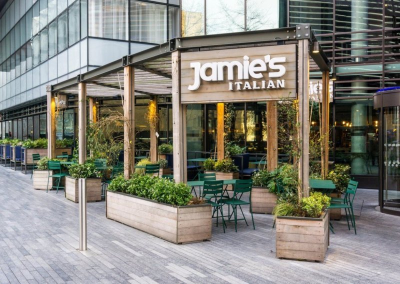 Popularni kuhar krahirao: Lanac restorana Jamieja Olivera pod prisilnom upravom