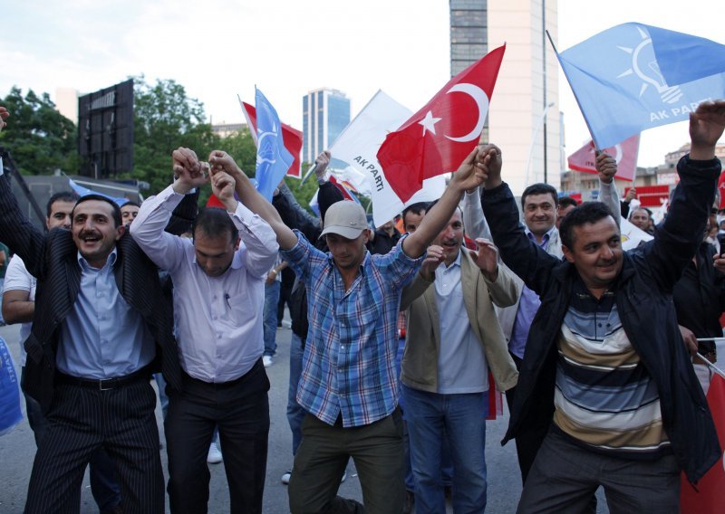 Erdoganova stranka osvojila većinu