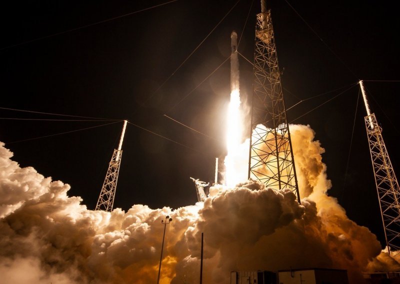 Krenuo Muskov internet iz svemira - SpaceX je postavio prvih 60 satelita