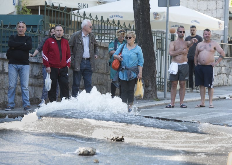 Zaustavljen prodor vode u Splitu