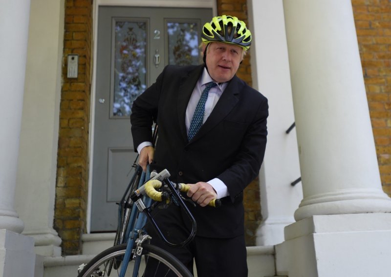Johnson kaže da sljedeći premijer mora provesti 'pravi' Brexit