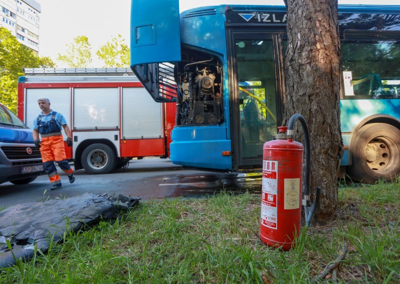 Drama: Zapalio se ZET-ov autobus na Selskoj cesti