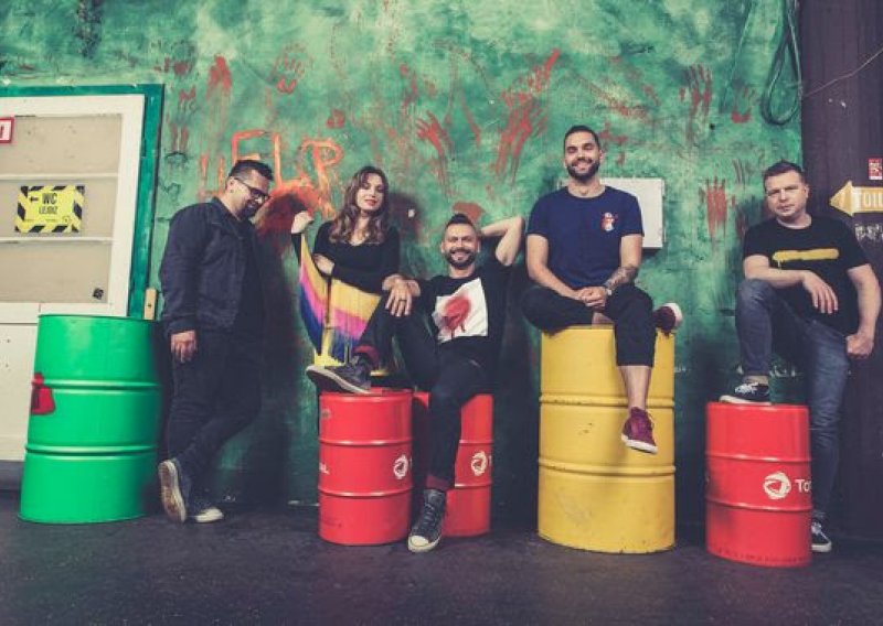 Grupa Vatra: Osam godina pjesma 'Poruke u boci' čekala je svoj red