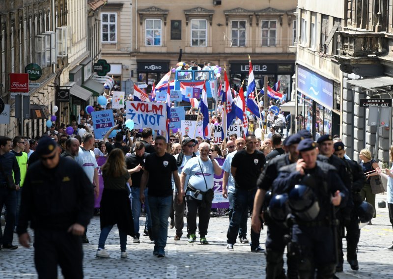 Na 'Hodu za život' u Zagrebu pet tisuća ljudi, privedeno 13 protuprosvjednika