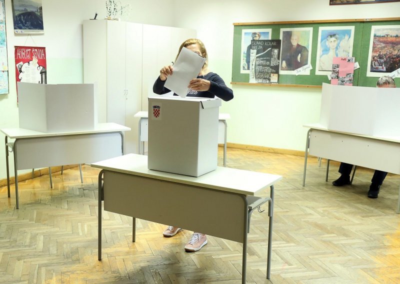 U Srbiji glasovalo gotovo 2.000 državljana Hrvatske, uključujući srpske izbjeglice