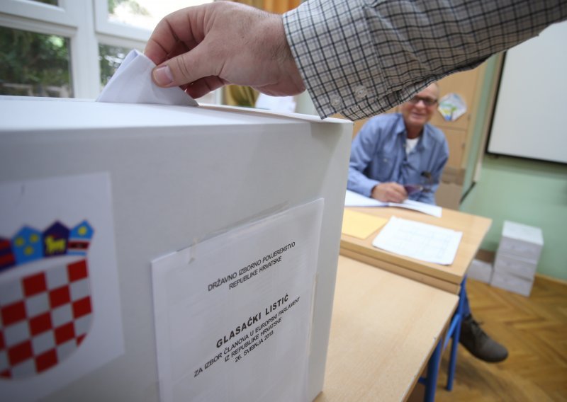 DIP: Do 16:30 glasovalo 21,31 posto birača, najbolji odaziv u Zagrebu i Karlovačkoj, a najslabiji u Osječko-baranjskoj županiji