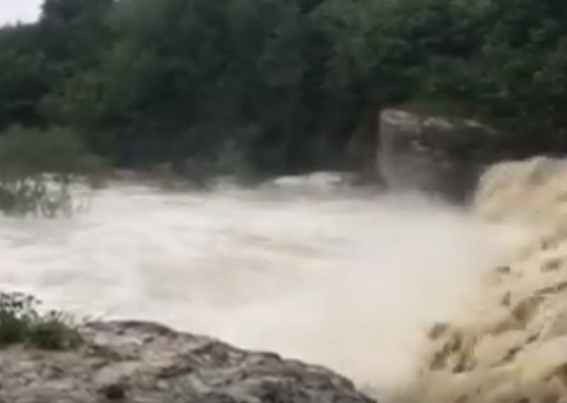 Potop u Istri, rijeke bujaju; glavni oborinski val tek se očekuje