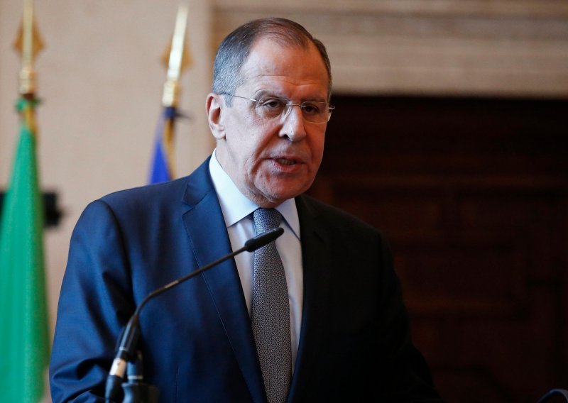 Lavrov: Jučerašnja akcija na Kosovu 'provokacija', zapad želi 'sanitarni kordon' prema Rusiji