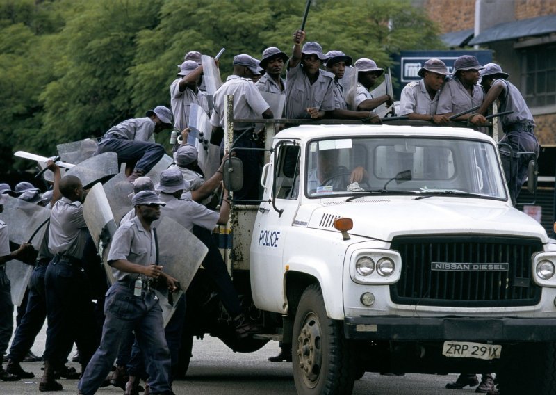 U Zimbabveu u podzemnim eksplozijama poginulo devet ilegalnih rudara