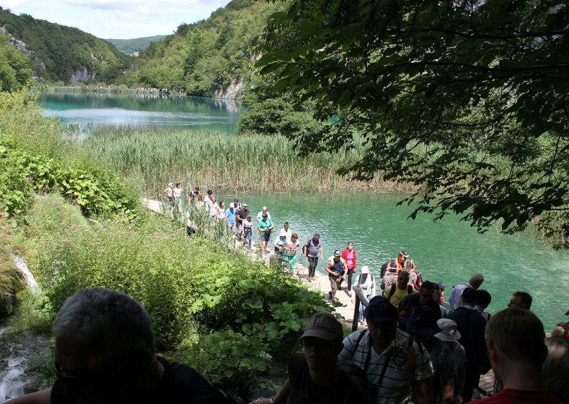 Pola milijuna gostiju na Plitvicama