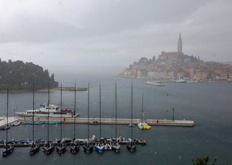 [VIDEO] Potop na zapadu Hrvatske: Medulin i Rovinj pod vodom, Mirna narasla na gotovo 5 metara