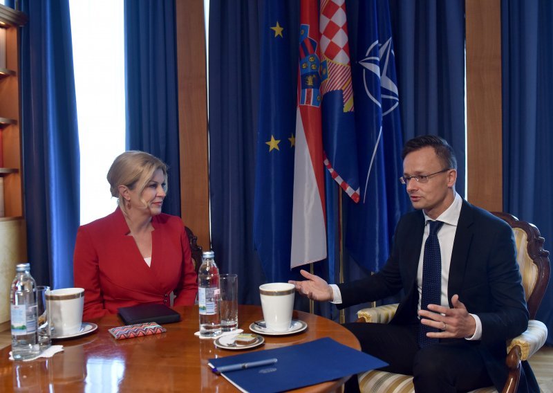 Grabar-Kitarović: Potrebno izjednačiti prava Hrvata u mađarskom parlamentu