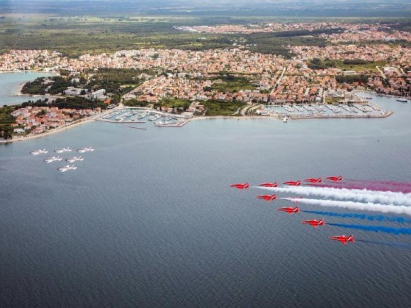 Prelet Krila Oluje i Red arrowsa
