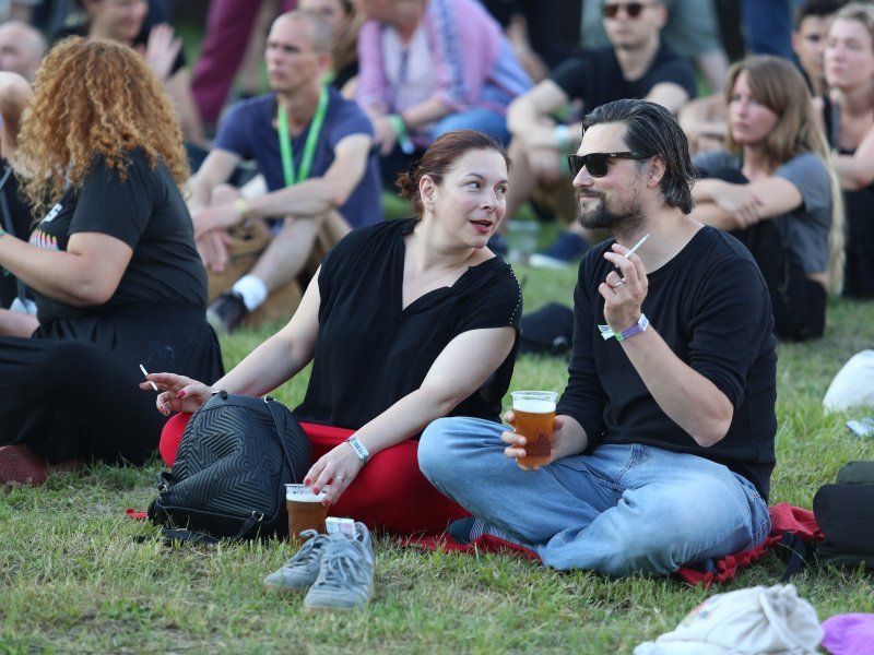 Glumica Jelena Miholjević sa suprugom Darijom na INmusic festivalu