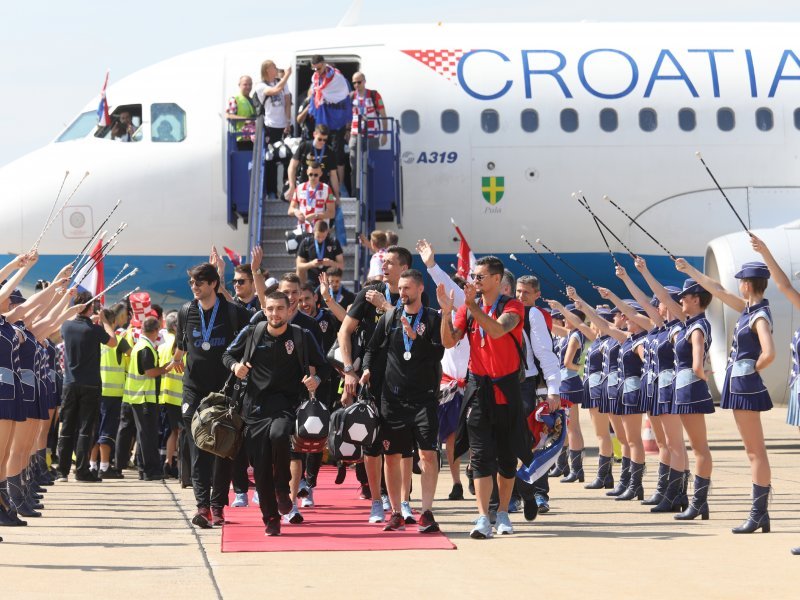 Trenutak kada su srebrni nogometaši stigli iz Moskve u Zagreb
