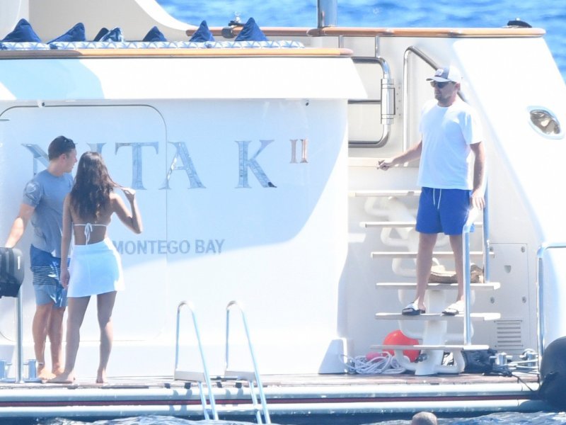 Leonardo DiCaprio i Camila Morrone krstare obalom sa Seanom Pennom i njegovom novom djevojkom Leilom George