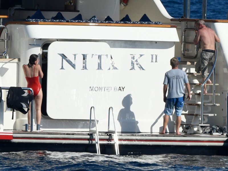 Leonardo DiCaprio i Camila Morrone krstare obalom sa Seanom Pennom i njegovom novom djevojkom Leilom George