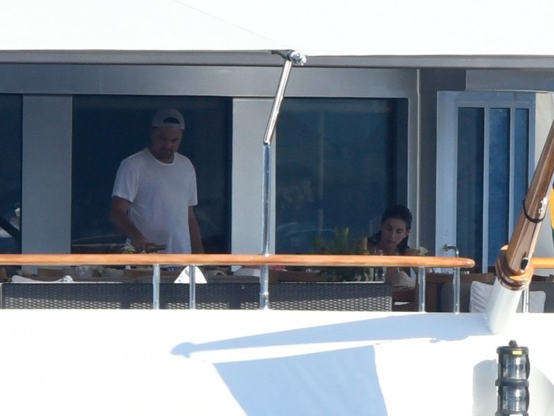 Leonardo DiCaprio i Camila Morrone krstare obalom sa Seanom Pennom i njegovom novom djevojkom Leilom George