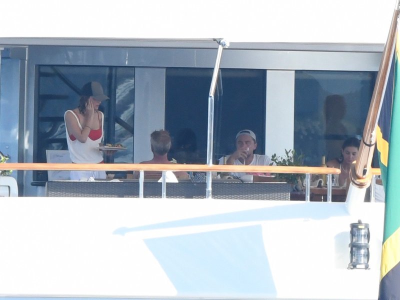 Leonardo DiCaprio i Camila Morrone krstare obalom sa Seanom Pennom i njegovom novom djevojkom Leilom George