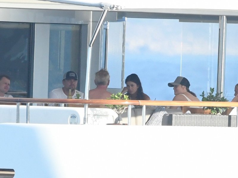 Leonardo DiCaprio i Camila Morrone krstare obalom sa Seanom Pennom i njegovom novom djevojkom Leilom George