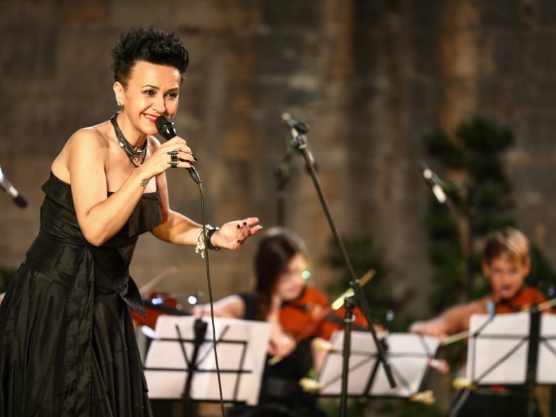 Mali Brijuni: Amira Medunjanin održala koncert u kazalištu Ulysses