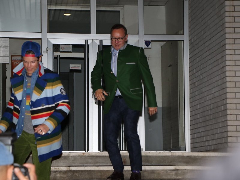 Kevin Spacey i Evan Lowenstein napuštaju Đokovićev restoran