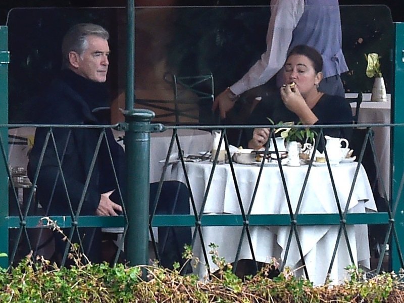 Pierce Brosnan i Keely Shaye Smith u Portofinu
