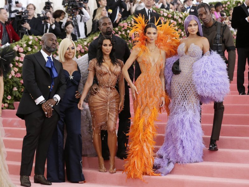 Corey Gamble, Kris Jenner, Kanye West, Kim Kardashian West, Kendall Jenner, Kylie Jenner i Travis Scott