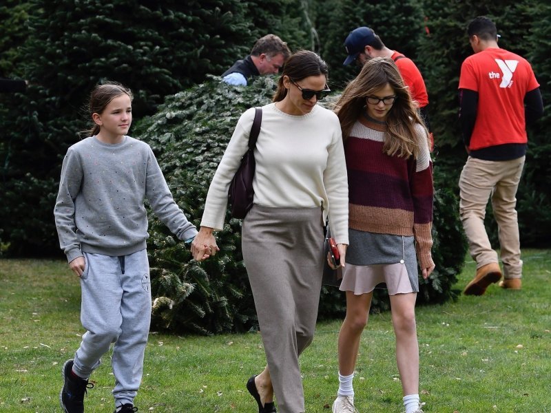 Ben Affleck i Jennifer Garner s djecom kupuju božićno drvce
