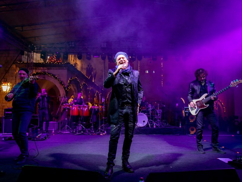 U sklopu Dubrovačkog zimskog festivala Gibonni održao koncert na Stradunu
