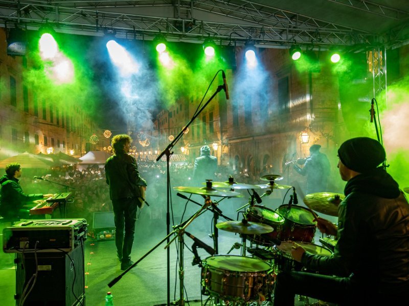 U sklopu Dubrovačkog zimskog festivala Gibonni održao koncert na Stradunu