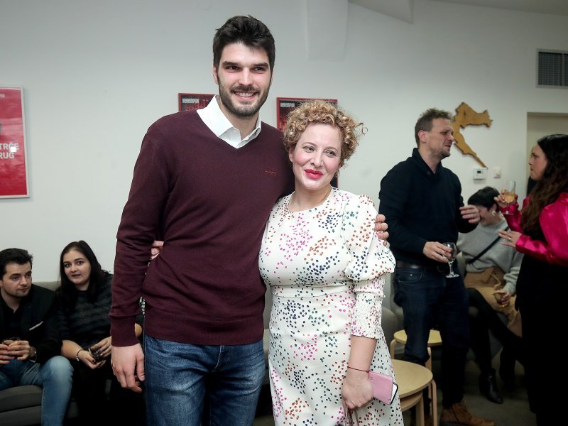 Slike gole linda begonja Linda Begonja