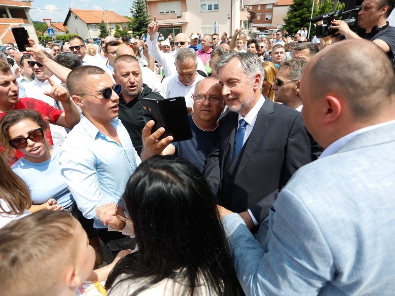 Fešta Domovinskog mosta Miroslava Škore nakon predaje kandidacijskih lista