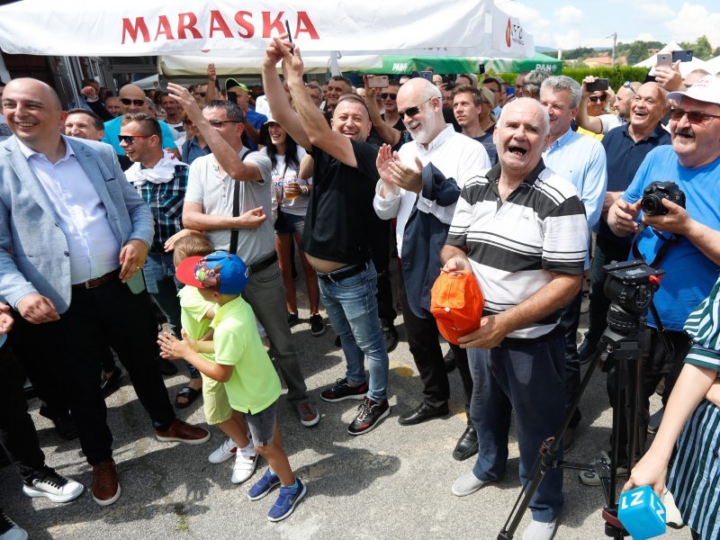 Fešta Domovinskog mosta Miroslava Škore nakon predaje kandidacijskih lista
