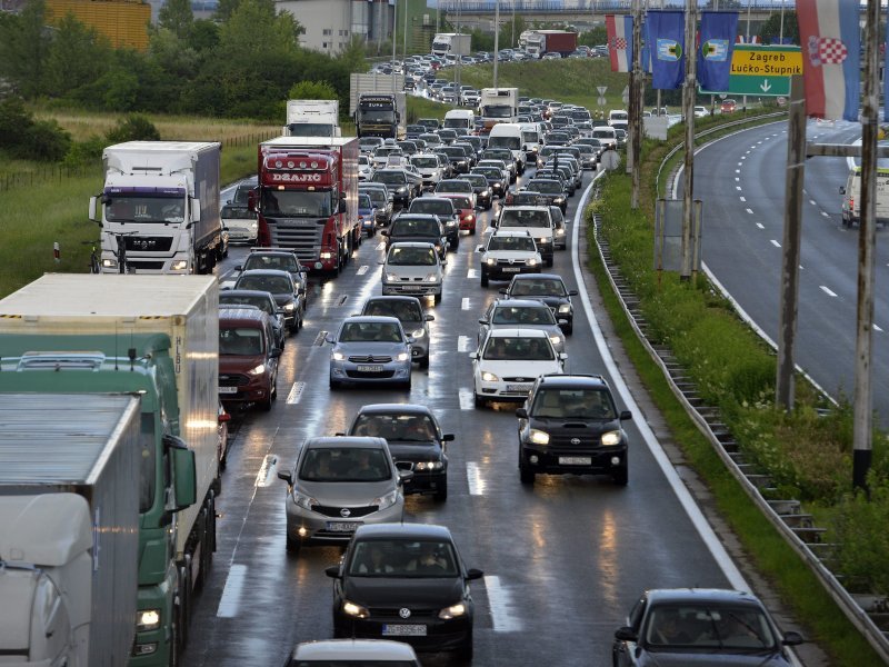 Gužve na granicama: Turisti satima čekaju na ulazak u Hrvatsku 1259341