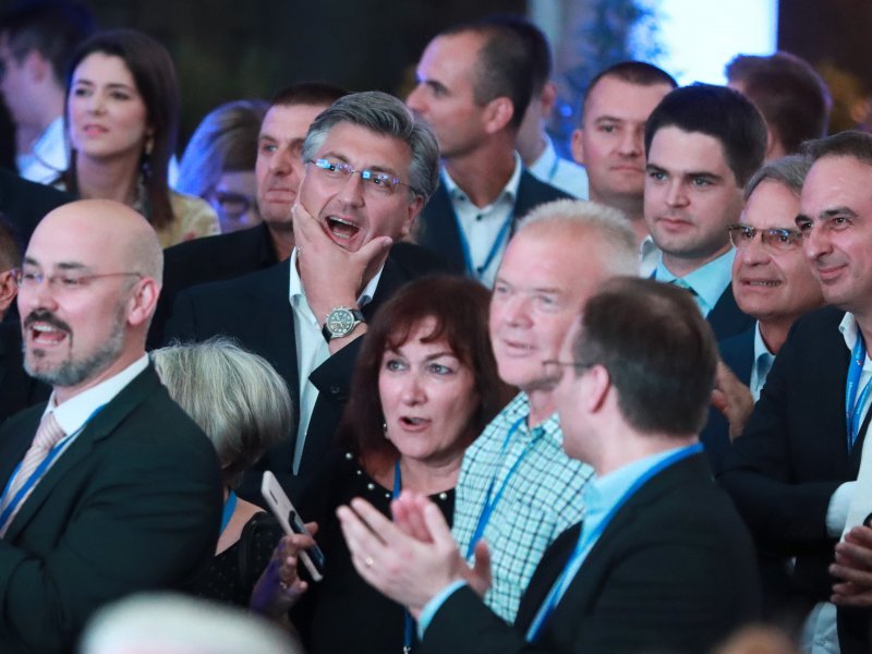 Korona je smrtonosna epidemijska bolest kao i kuga, uništena ekonomija ...