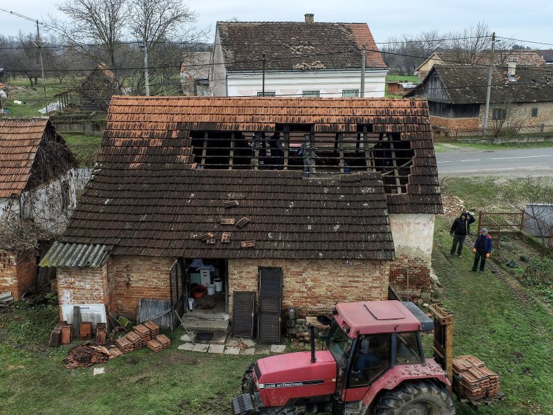 Brest Pokupski: Pogled iz zraka na kuće koje su teško stradale u potresu