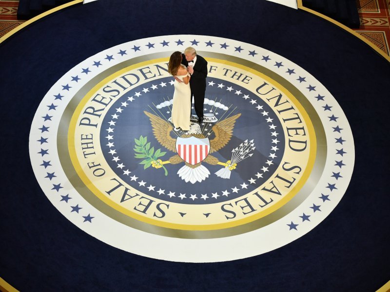 Prvi ples Donalda i Melanije Trump nakon pobjede na predsjedničkim izborima