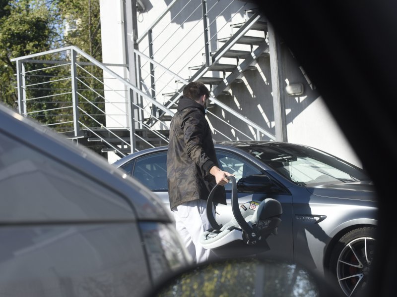 Bruno Petković došao po Ivu Šarić i svoju bebu u rodilište