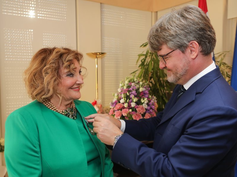 Tereza Kesovija i francuski veleposlanik Gael Francois Veyssiere