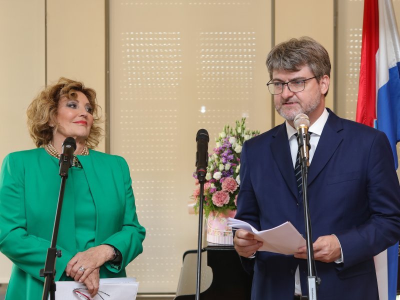 Tereza Kesovija i francuski veleposlanik Gael Francois Veyssiere