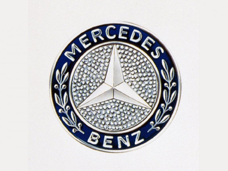100 godina Mercedesove trokrake zvijezde uokvirene prstenom