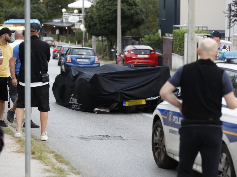 1786990.jpeg?cropId=0