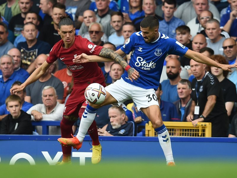 [FOTO] Revija promašaja Evertona i Liverpoola; domaći navijači su u 69