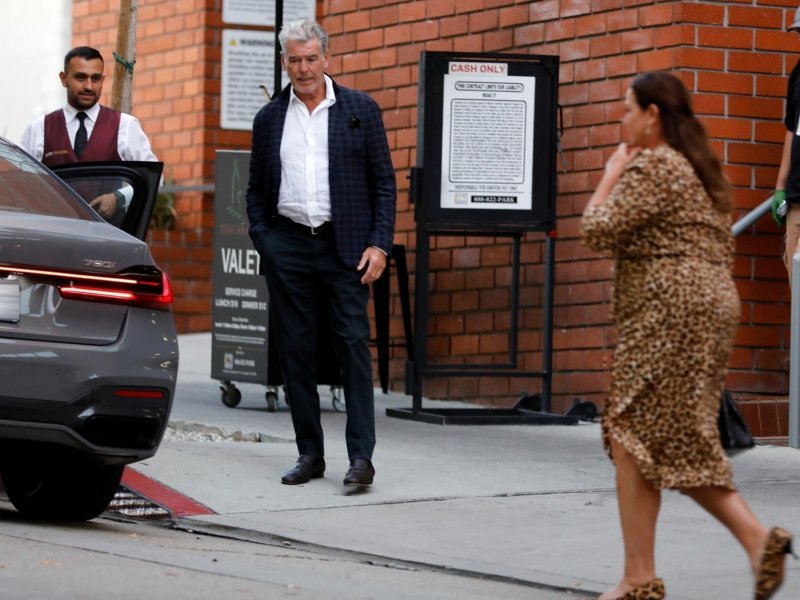 Pierce Brosnan sa suprugom Keely Shay Smith