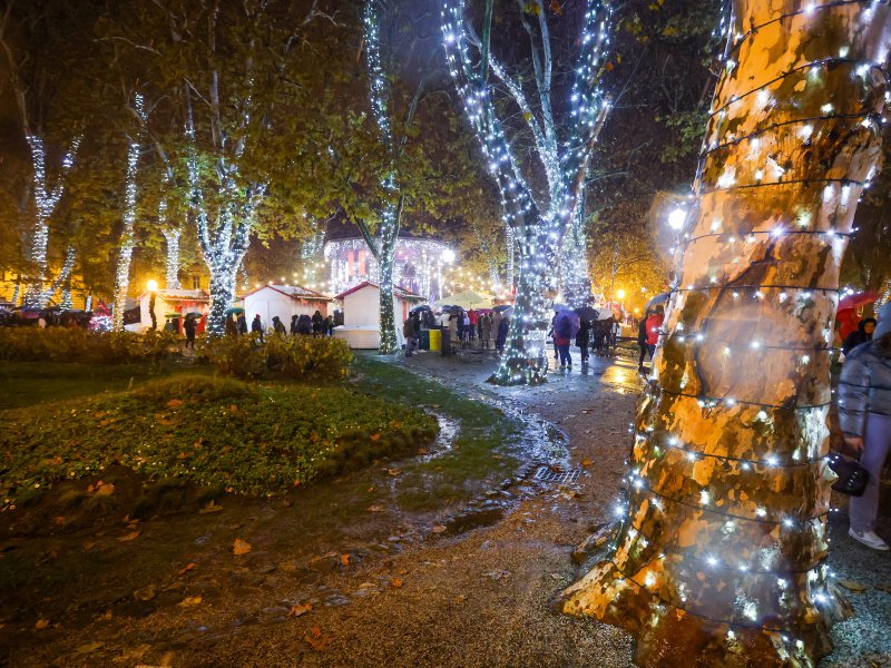 Otvoren Advent u Zagrebu: Pogledajte kako je izgledala atmosfera na ...
