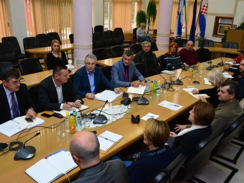 ona trazi njega slavonski brod