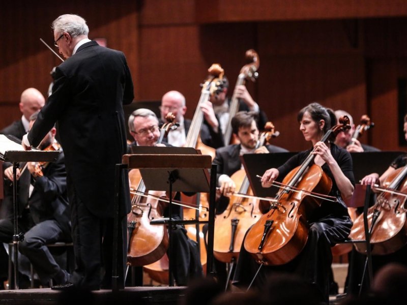 Koncert Zagrebačke filharmonije uz dirigenta Pavla Dešpalja i Ivu Pogorelića na klaviru